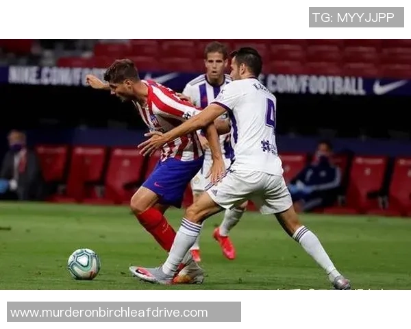 足球明星与普通人对决视频展现真实实力与激情碰撞的精彩瞬间 足球明星与普通人对决视频展现真实实力与激情碰撞的精彩瞬间